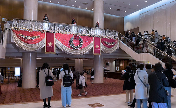 ホールホワイエ