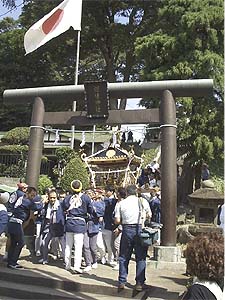 �{�_�`�{�o���R