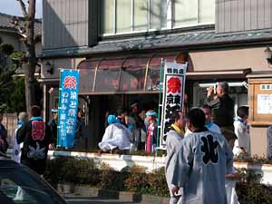 ���߂���