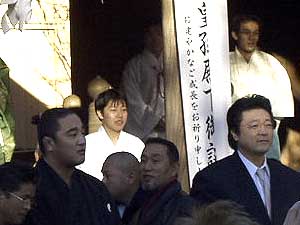 ������e��