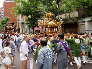 ���N�͓���