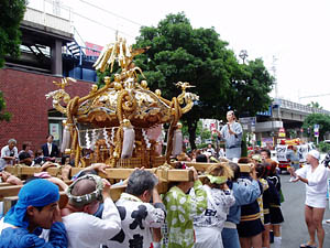 �T���[����