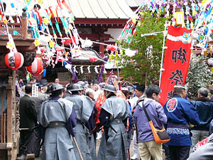 �������P