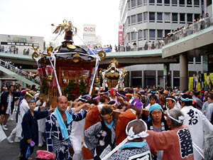 �}���u�[����