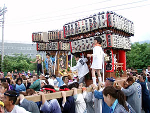 ���w�Z�O�ɂĂP