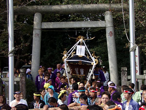 �������P