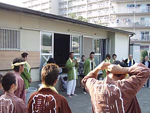 ���T���i