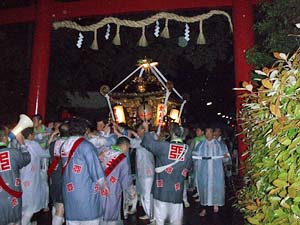 �{�_�`�{���P