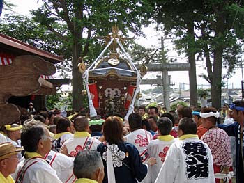 �{�_�`�{���R