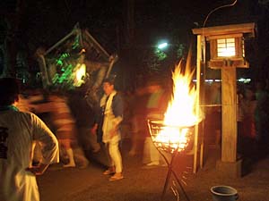 �{�_�`�{���P