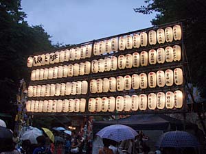 �������i