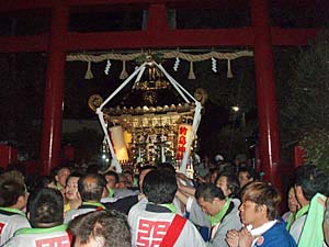 �{�_�`�{��