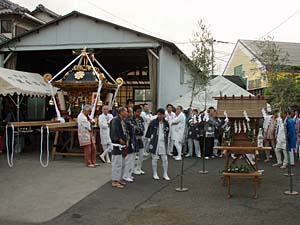 ���T���i