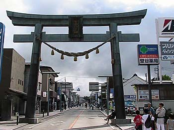 �������P