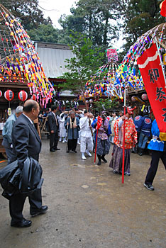 �������P