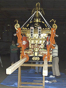 �������