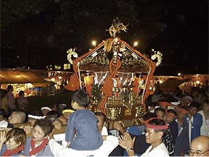 ���c������