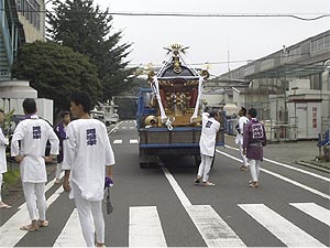 �������[