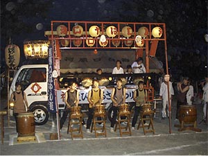 �����q����