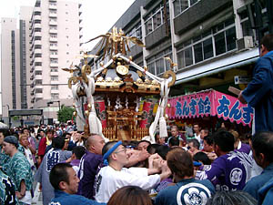 �`�r������R