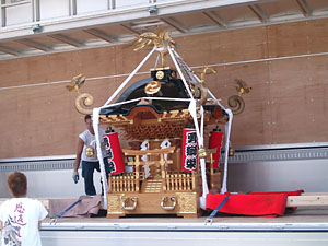 �g���b�N�ɍڂ���