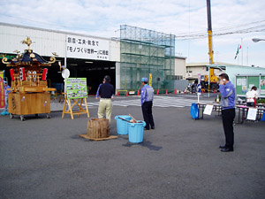 �������i