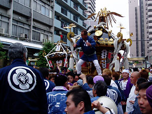 �`�r������R