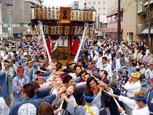 ��Ԃ̏ォ��P