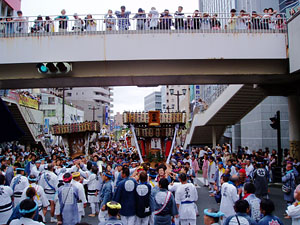 ��Ԃ̏ォ��Q