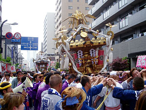 �`�r������R