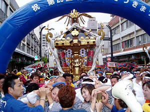 �`�r������S