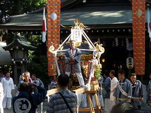 �������P