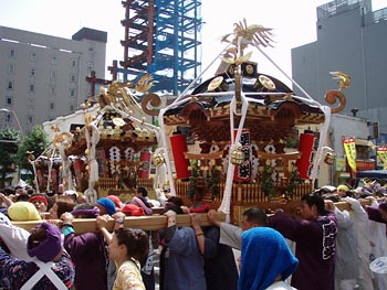 �X�e�[�W�O���i