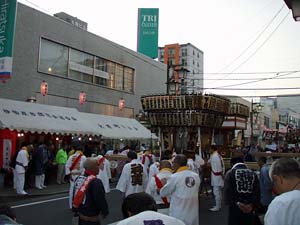 ������T���i