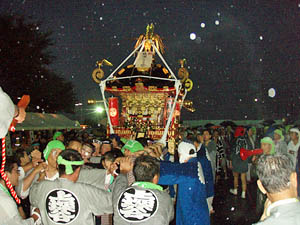 �X�e�[�W�O�ɂĂR