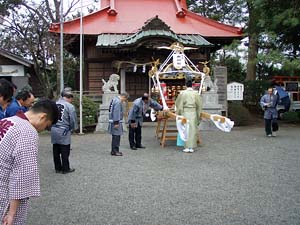 �{���E����� ���T���i