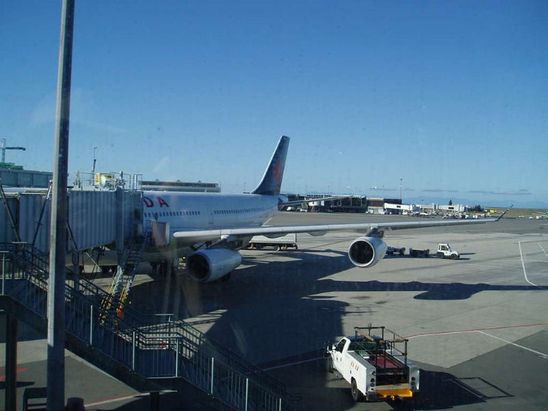 エアカナダ4便<br />at成田空港