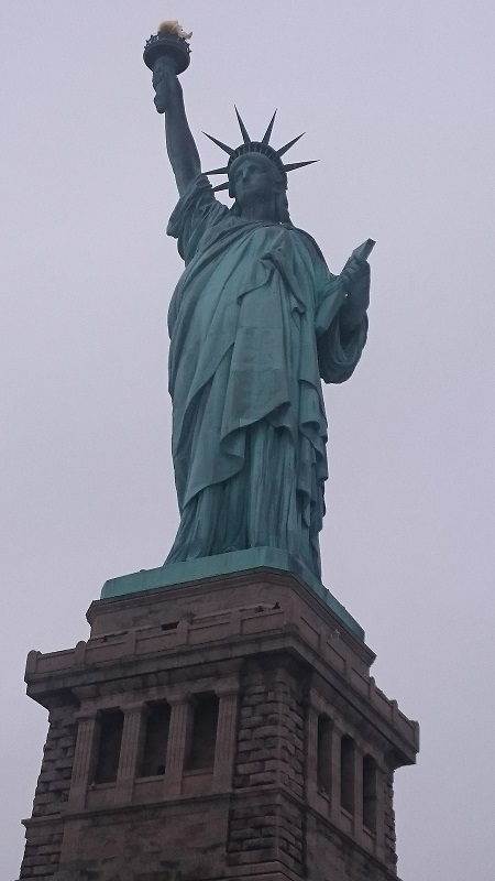 リバティアイランドに建つ自由の女神像