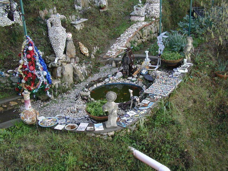 チェアリフトの足下にあった墓地?