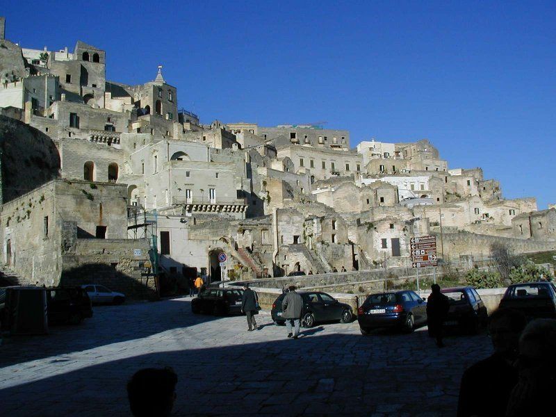 サッソ・バソリーナ地区からの洞窟住宅の眺め