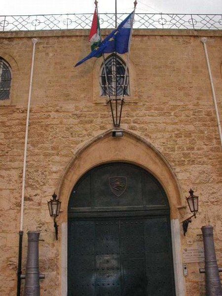 シチリア州会議場のイタリア国旗